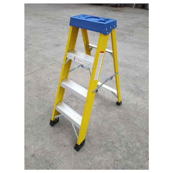 A picture of a Kensaw 4 Step Fibreglass Step Ladder