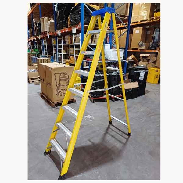 A picture of an 8 Step Kensaw Fribreglass Step Ladder