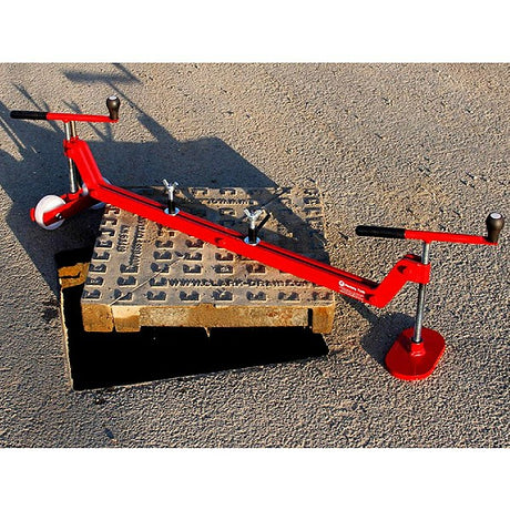 Chinook Manhole Cover Lifter