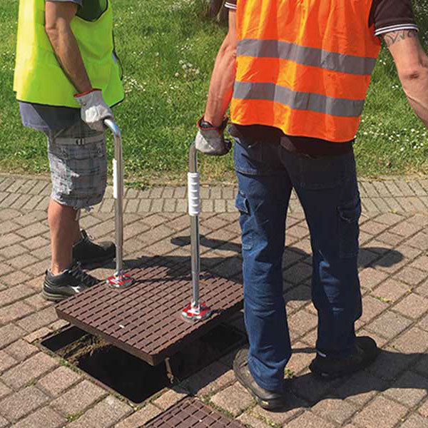 Italifters XT2 Manhole Cover Lifter with Double Magnets