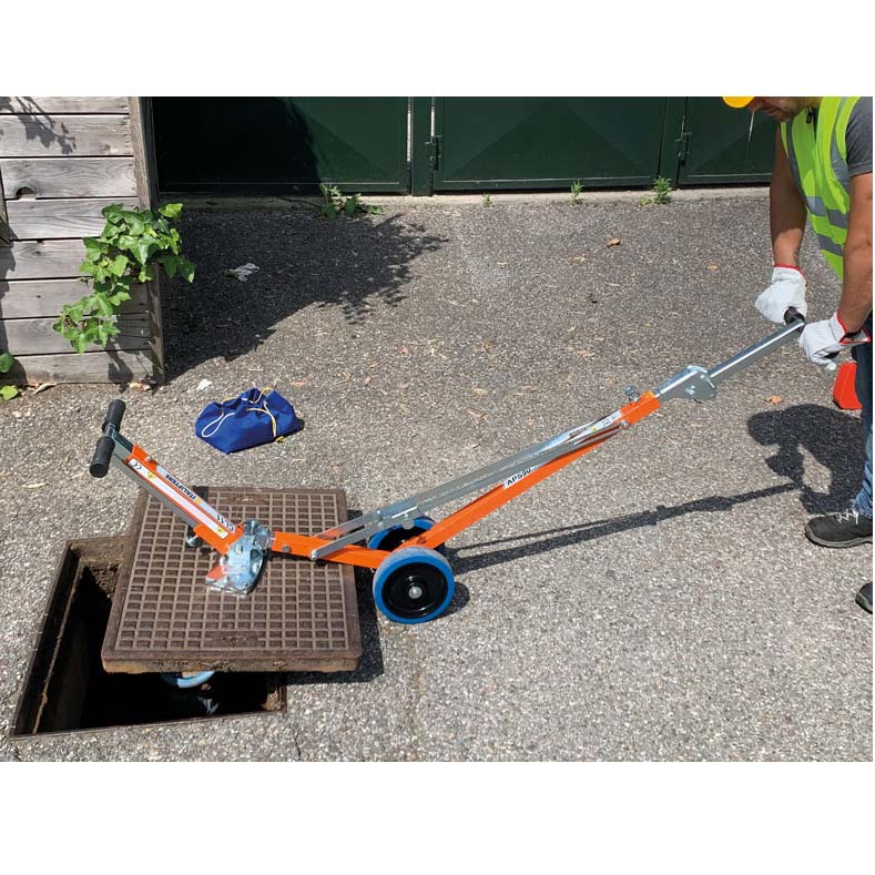Italifters CL11 ATEX Manhole Cover Lifter with Curved Base and Telescopic Handle