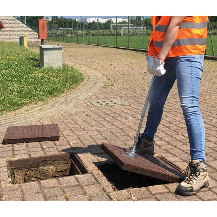 Italifters XT1 NANO Compact Folding Magnetic Manhole Cover Lifter