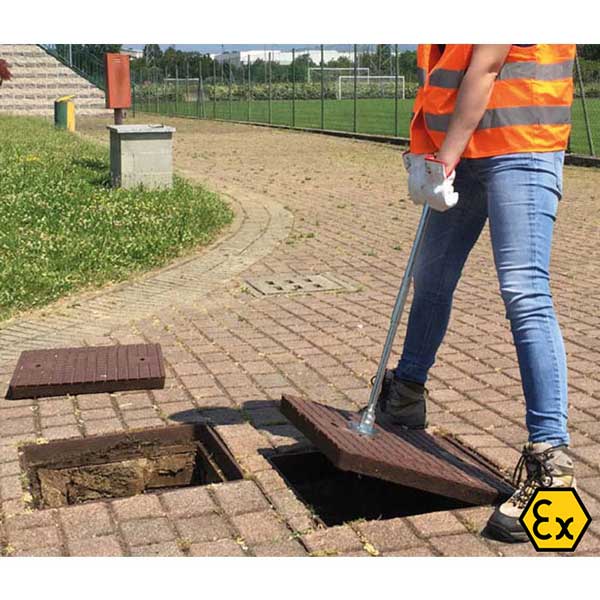 Italifters XT1 NANO ATEX Compact Folding Magnetic Manhole Cover Lifter