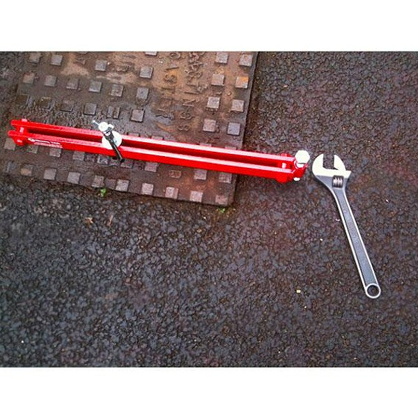 Manhole Cover Seal Breaker